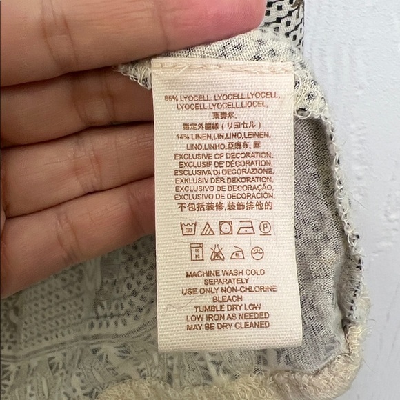 Free People - Beige Medallion Printed V Neck Long Sleeve Blouse Size Medium - Picture 7 of 10